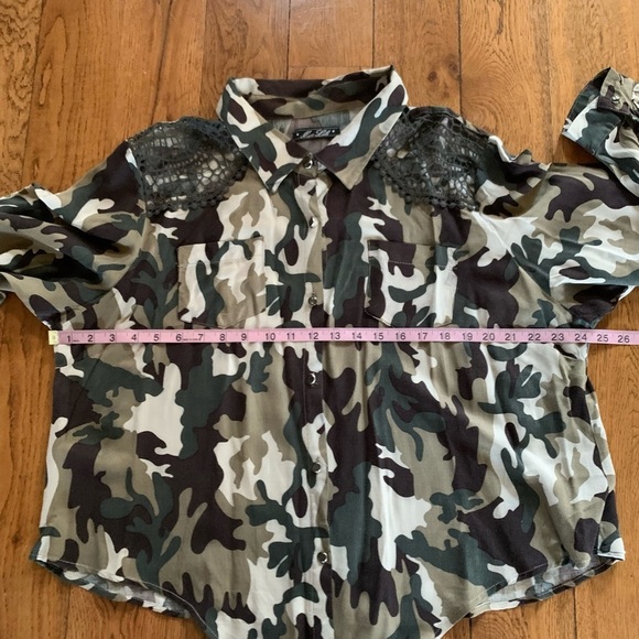 Miss LiLi Camouflage Button Pocket Detail Blouse - Picture 8 of 15